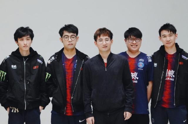 在职业足球 在职业足球