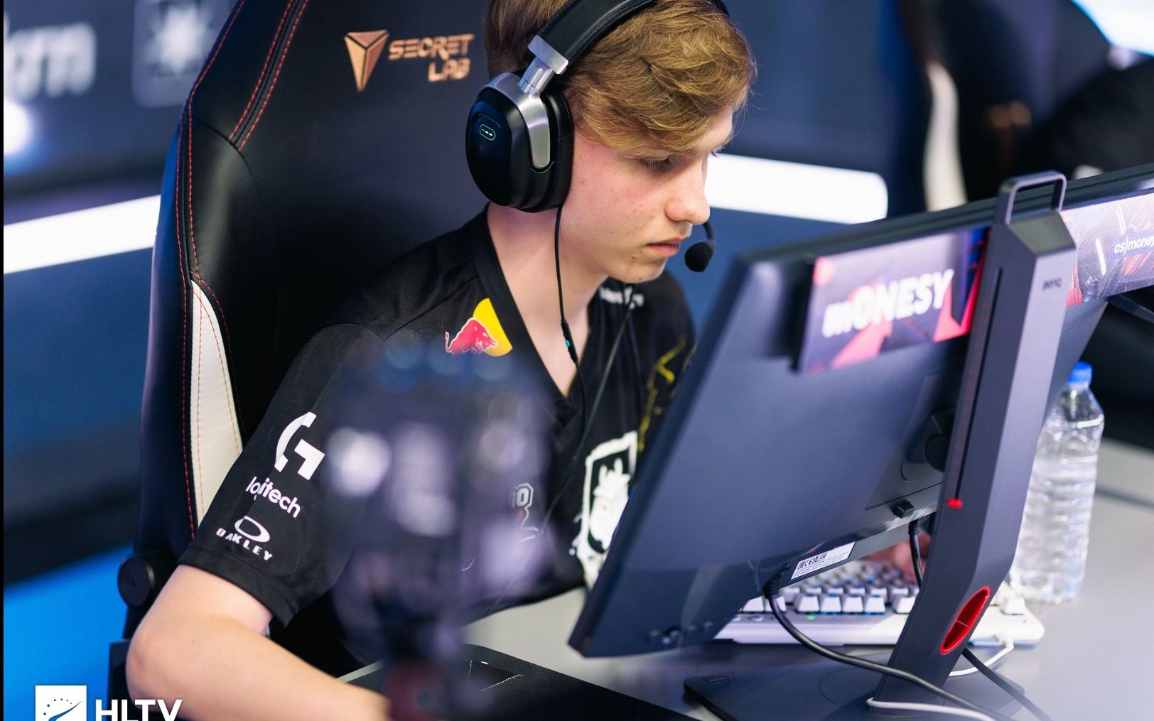 甲也不甘落 甲也不甘落